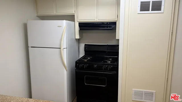 $2,870 | 15716 Normandie Avenue, Unit 6, Gardena, CA 90247