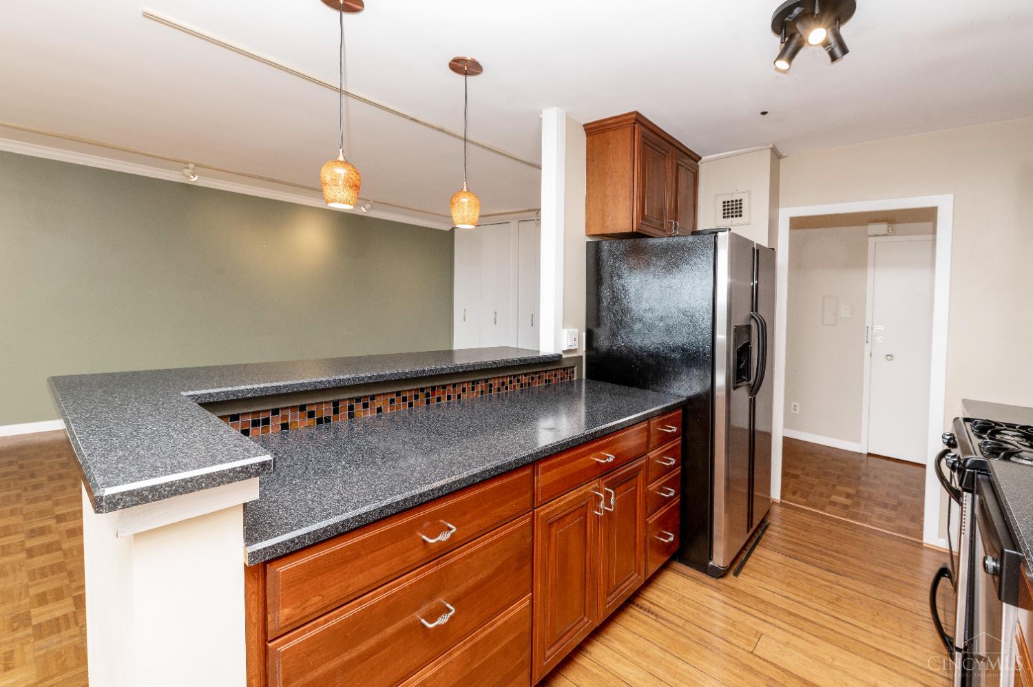 2324 Madison Road, Unit 1404 Cincinnati, OH 45208 - Photo 13 of 35