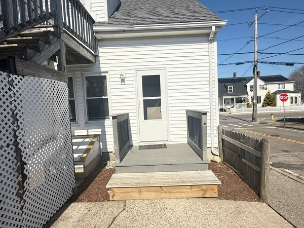$3,200 | 406-408 Court Street, Unit 406, Plymouth, MA 02360