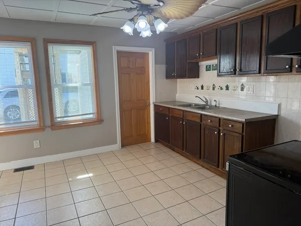 $3,200 | 406-408 Court Street, Unit 406, Plymouth, MA 02360