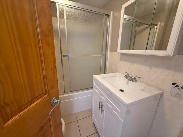 $3,200 | 406-408 Court Street, Unit 406, Plymouth, MA 02360