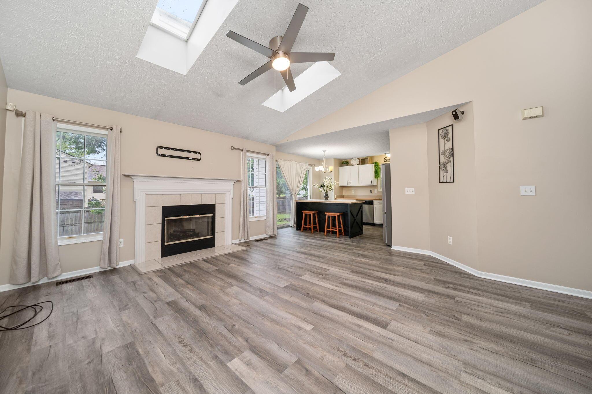 2985 Briar Ridge Road Columbus, OH 43232 - Photo 13 of 48 Living room