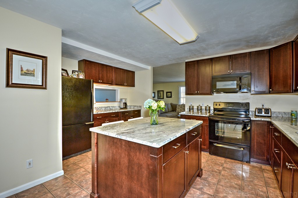 21 Welsh Road Sutton, MA 01590 - Photo 7 of 28 Gallery Image 7