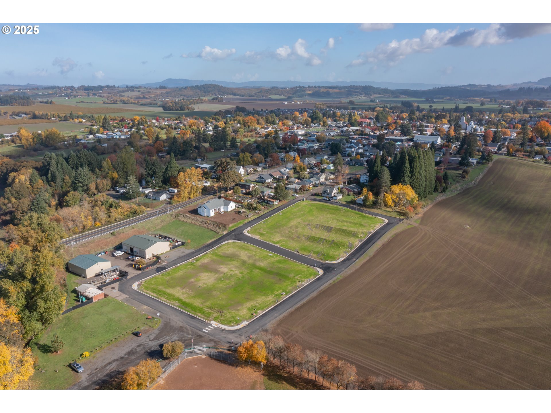 7 Block 6 Carlton, OR 97111 - Photo 22 of 43 an aerial view of a residential houses with outdoor space