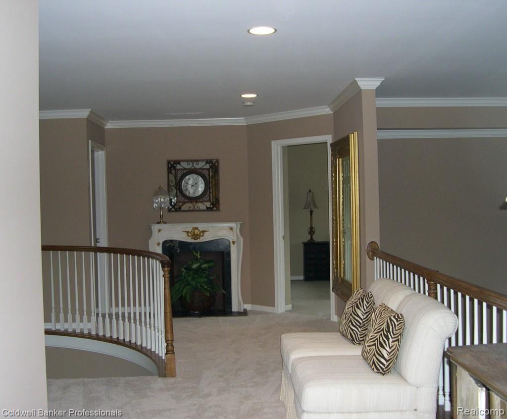 2062 Mapleridge Road Rochester, MI 48309 - Photo 27 of 35 Upper Hall.jpg