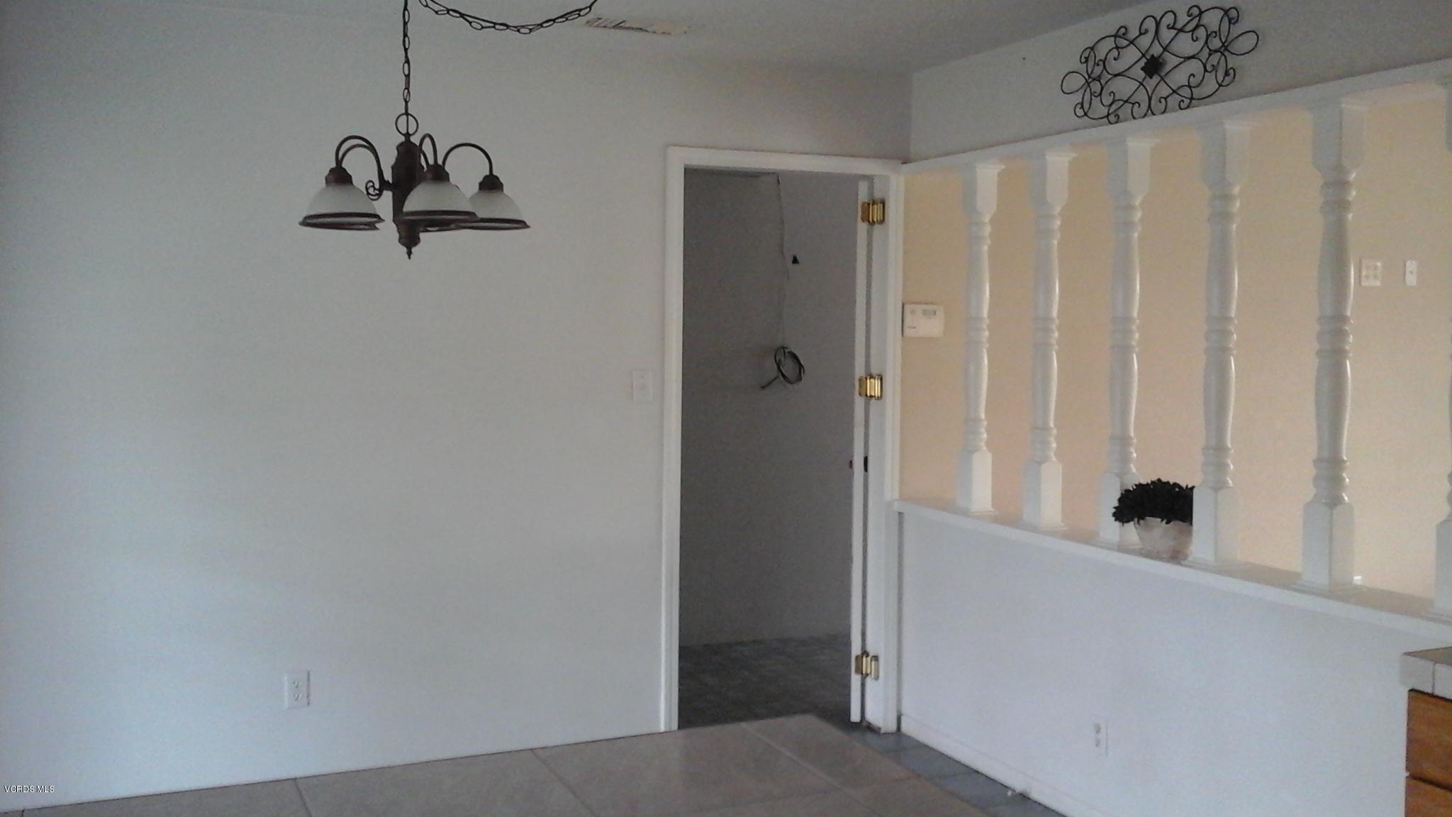 1630 Rialto Street Oxnard, CA 93035 - Photo 9 of 14 Dining Area