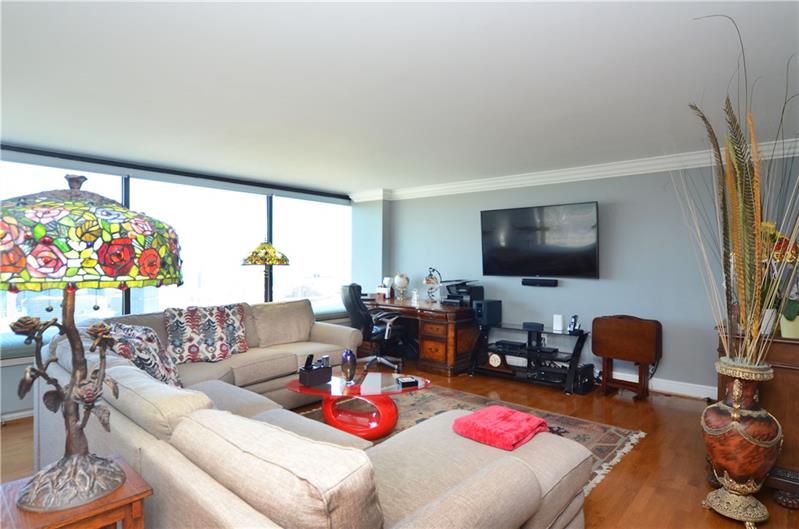 1 Trimont Lane, Unit 470D Pittsburgh, PA 15211 - Photo 2 of 21 Living Room has Picture Perfect View of the City of Pittsburgh. Flat screen TV & built-in Bose Speaker.
