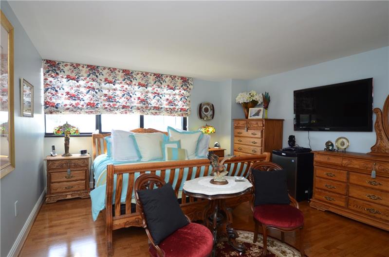 1 Trimont Lane, Unit 470D Pittsburgh, PA 15211 - Photo 12 of 21 Spacious Master Bedroom