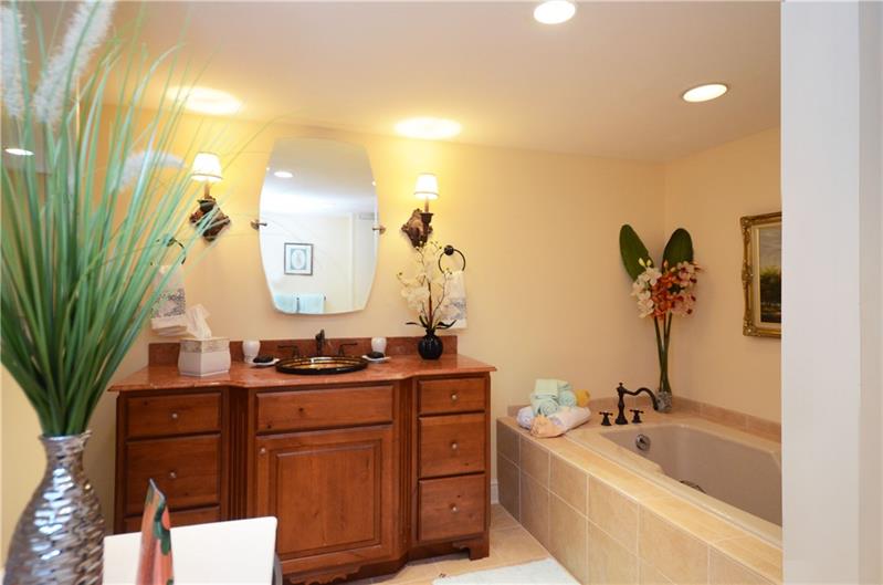 1 Trimont Lane, Unit 470D Pittsburgh, PA 15211 - Photo 14 of 21 Extra Large Soaking Tub.