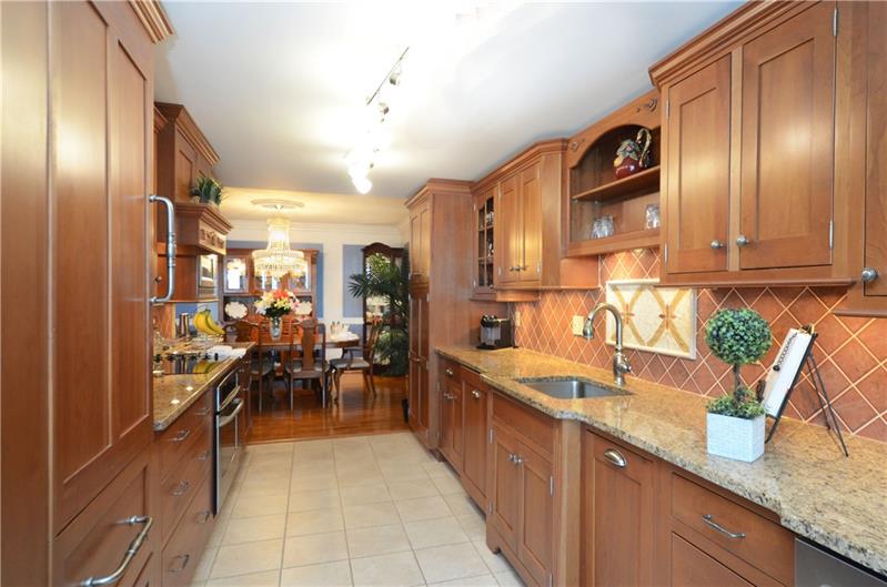 1 Trimont Lane, Unit 470D Pittsburgh, PA 15211 - Photo 10 of 21 Built in Sub-Zero Refrigerator.