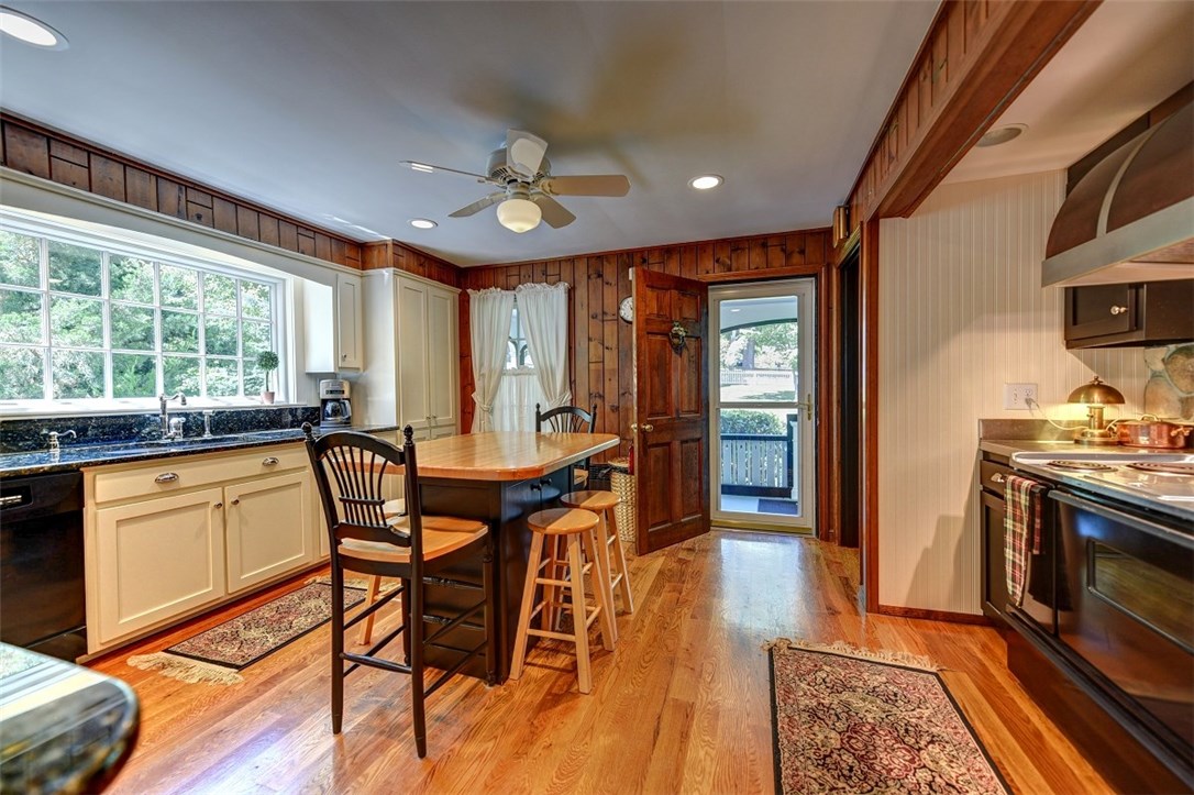 7 Hillside Road Cumberland, RI 02864 - Photo 11 of 40