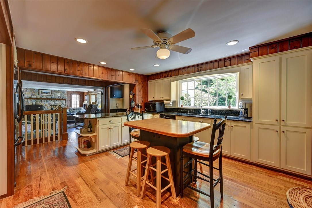 7 Hillside Road Cumberland, RI 02864 - Photo 8 of 40
