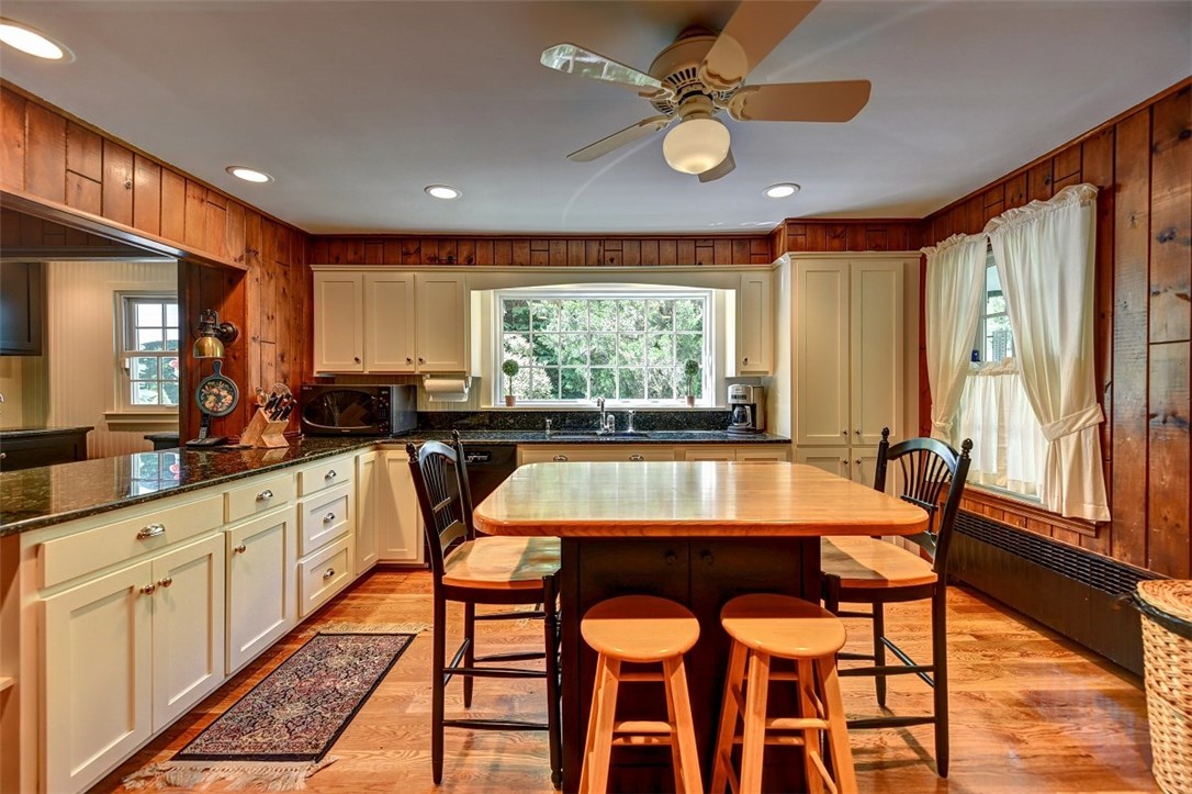 7 Hillside Road Cumberland, RI 02864 - Photo 9 of 40