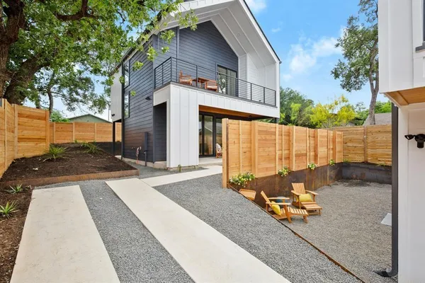 $2,950 | 2919 East 13th Street, Unit 2, Austin, TX 78702