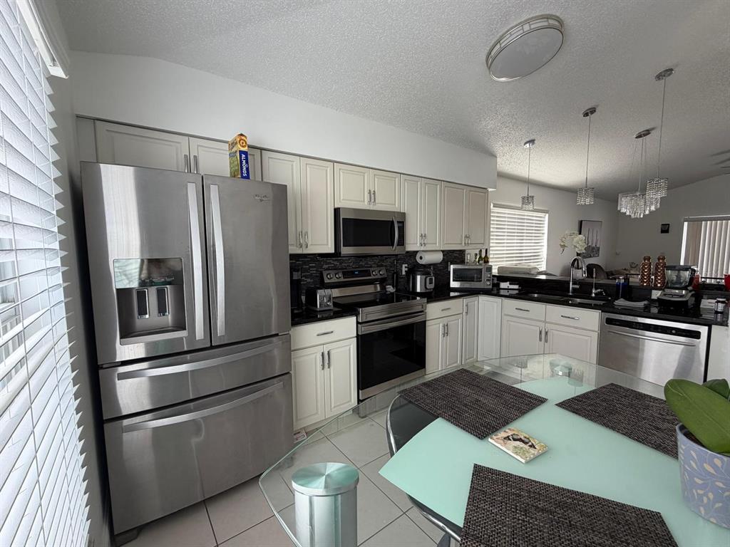 2558 Chatham Circle Kissimmee, FL 34746 - Photo 6 of 8