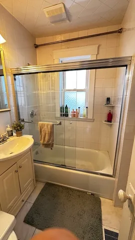 $3,200 | 128 Garden Cambridge Ma, Unit 1, Cambridge, MA 02138