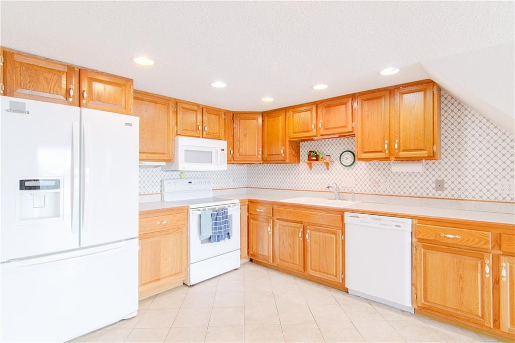 4 Sunrise Ridge Drive Sunrise Beach, MO 65079 - Photo 10 of 53