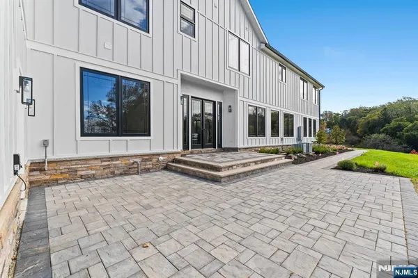 a view of a house with backyard and sitting area