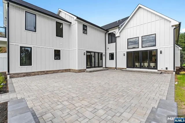 a view of a building with car parked