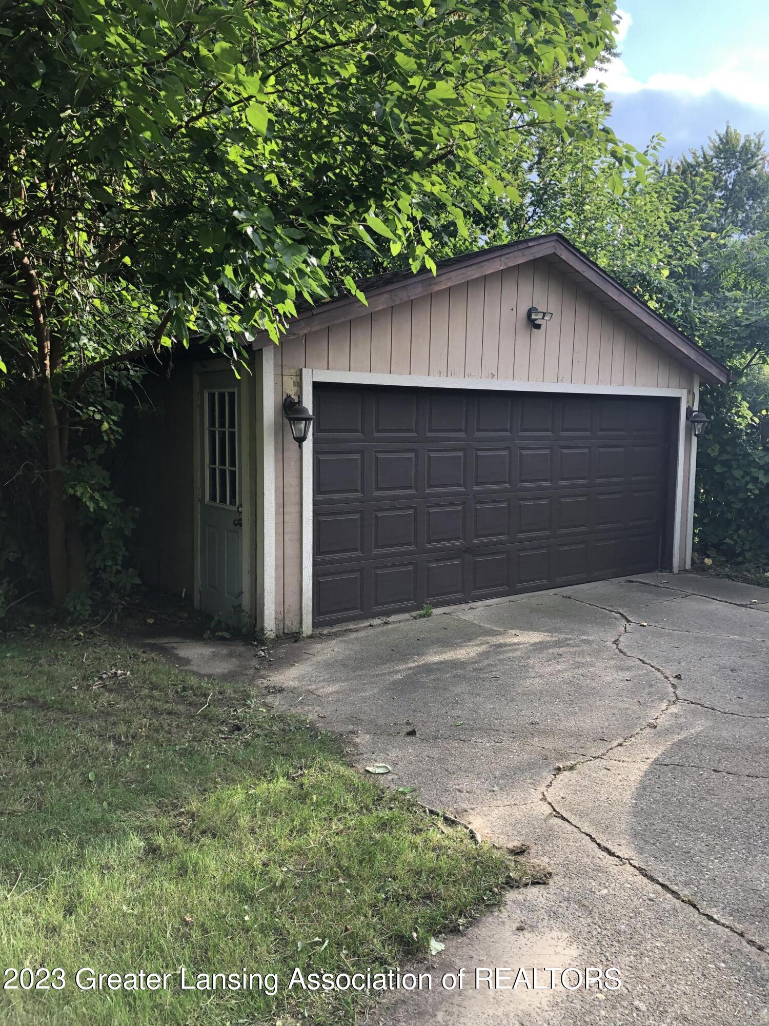 3215 Kilberry Road Lansing, MI 48911 - Photo 17 of 18 Garage