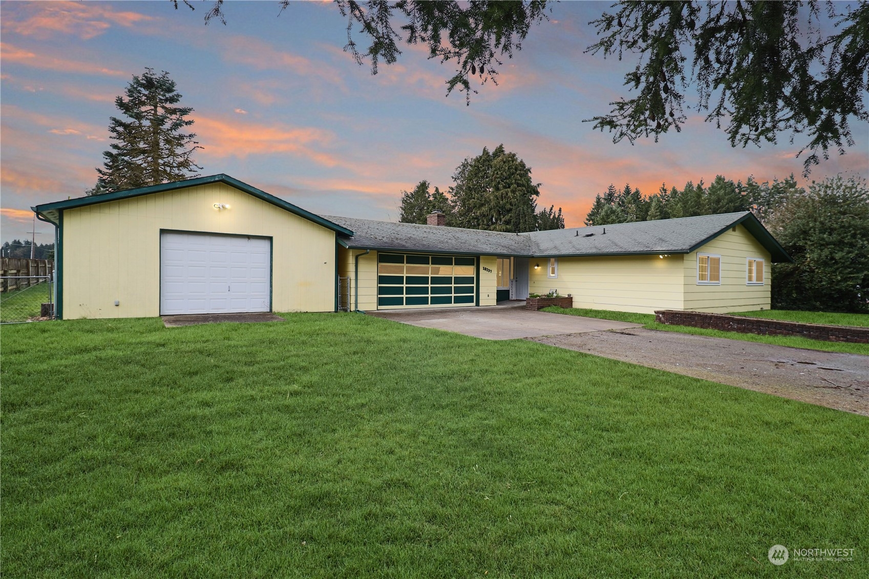 a view of a house with a backyard