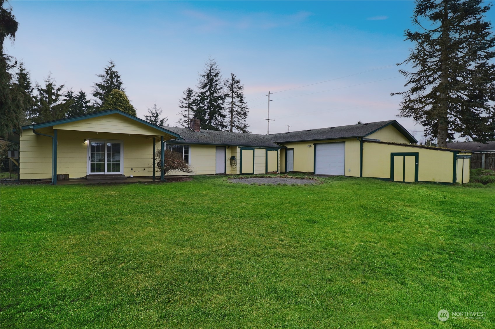 18237 Nutmeg Court Southwest Rochester, WA 98579 - Photo 5 of 34 a front view of a house with a garden