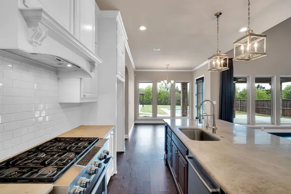a kitchen that has a lot of cabinets in it