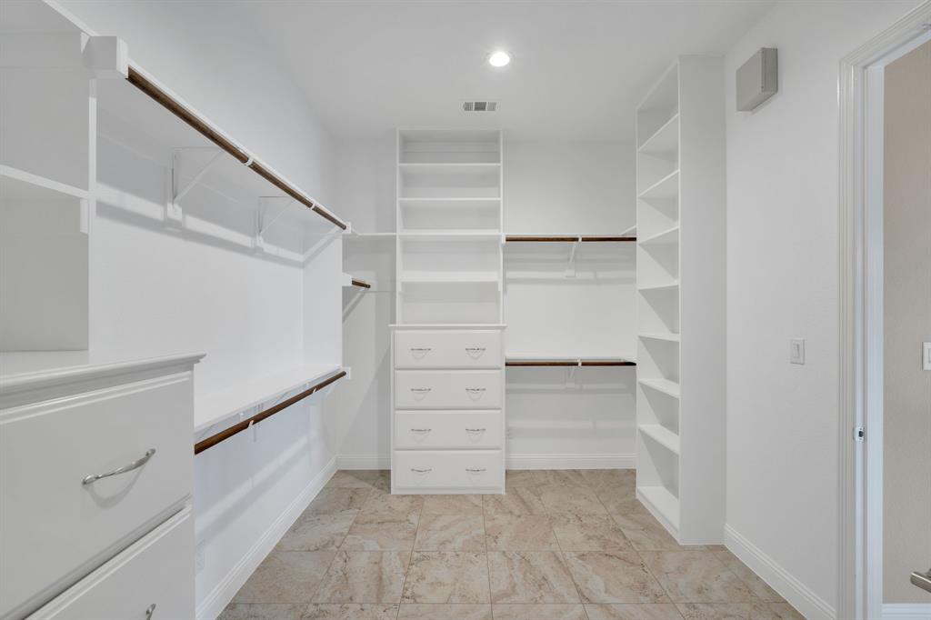 136 Sullivan Way Waxahachie, TX 75167 - Photo 27 of 40 a view of walk in closet