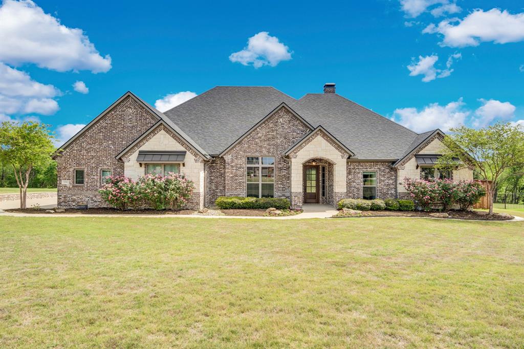 136 Sullivan Way Waxahachie, TX 75167 - Photo 4 of 40 a front view of a house with yard
