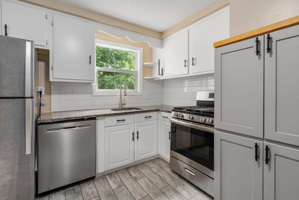 65 Burnside Terrace Springfield, MA 01118 - Photo 8 of 40 Gallery Image 8