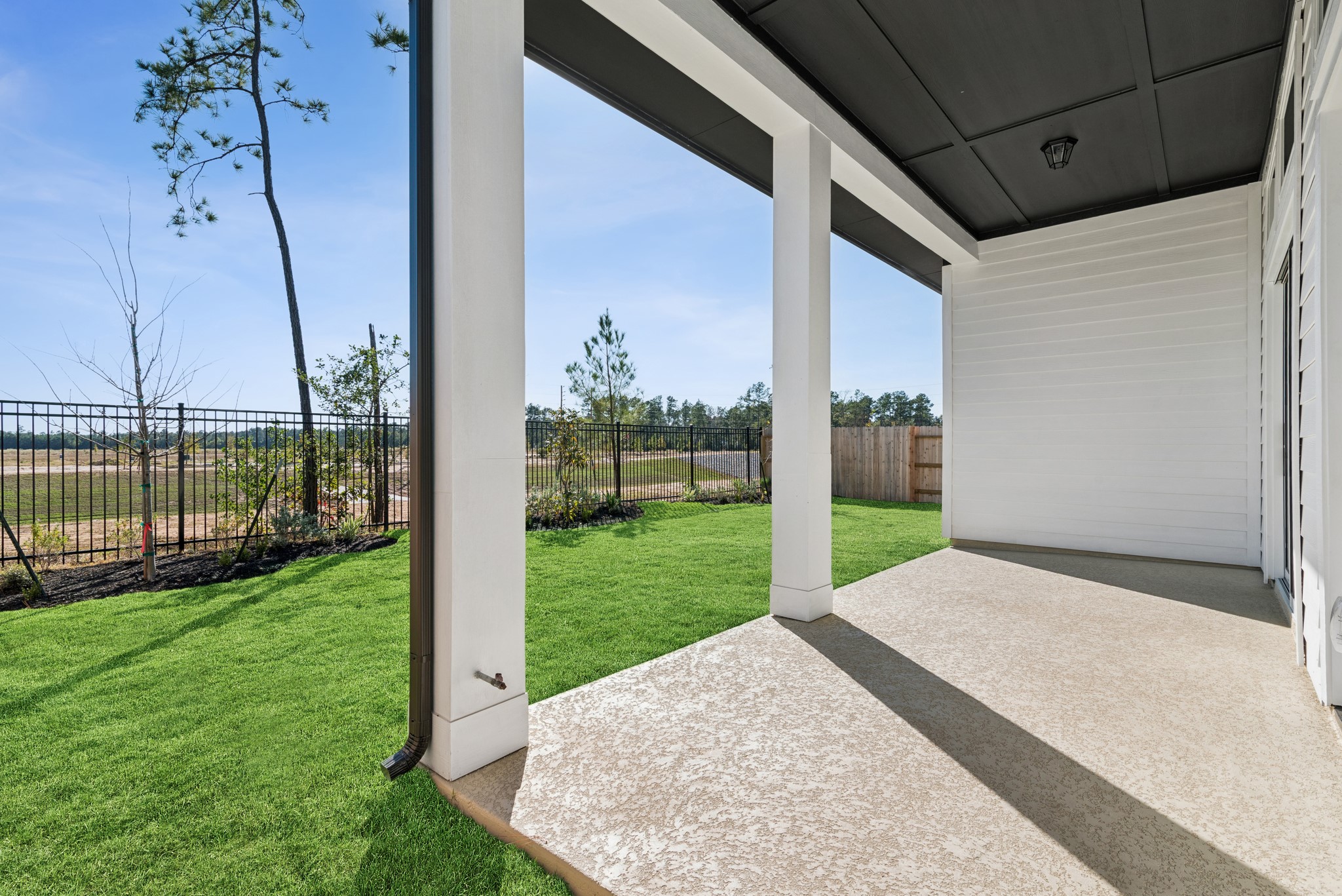 16138 Rita Road Conroe, TX 77302 - Photo 7 of 50 Welcome to The Rose by David Weekley Homes. Move-In-Ready Now!