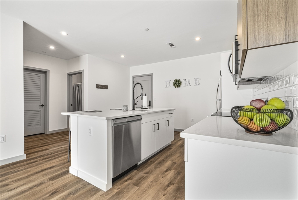 203 Lowell Street, Unit 115 Wilmington, MA 01887 - Photo 7 of 40