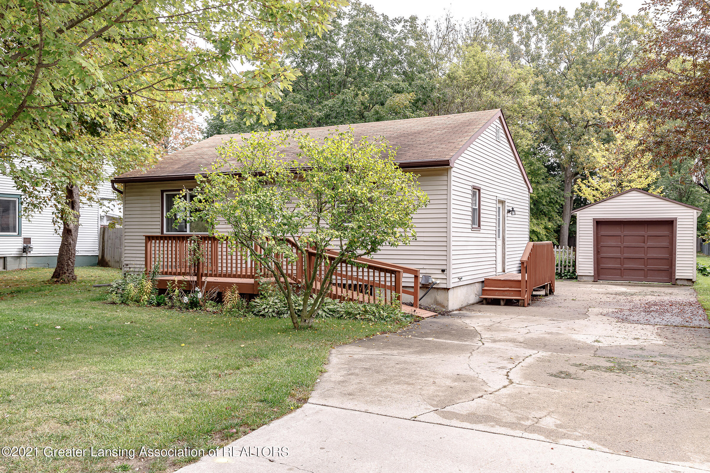 233 Stoner Road Lansing, MI 48917 - Photo 2 of 41 c5dm8937