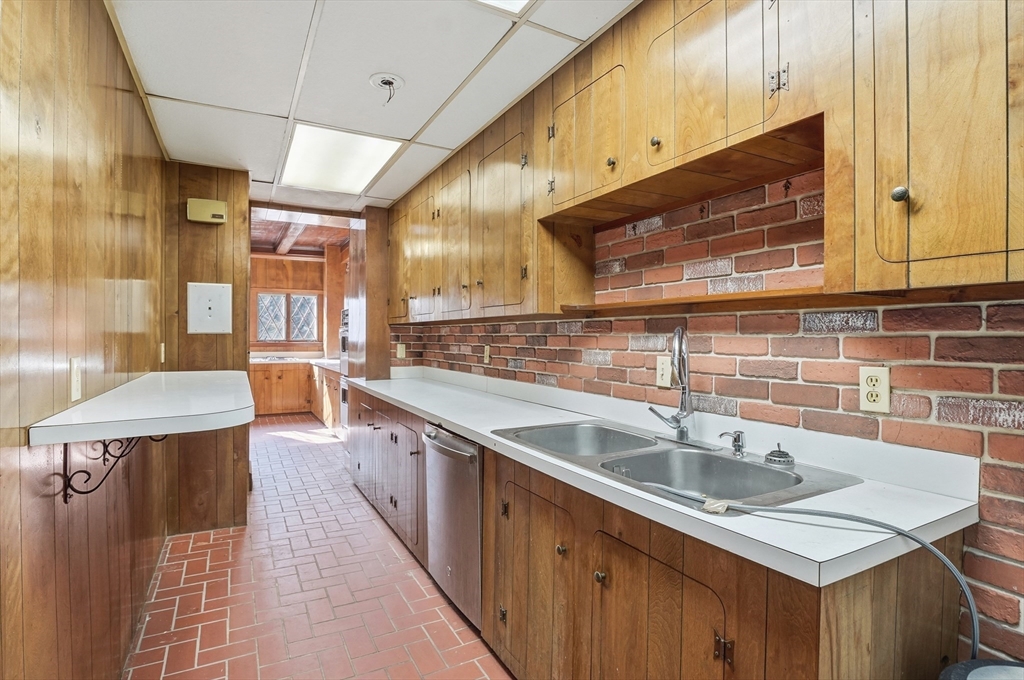 34 Elm Street Worcester, MA 01609 - Photo 13 of 42