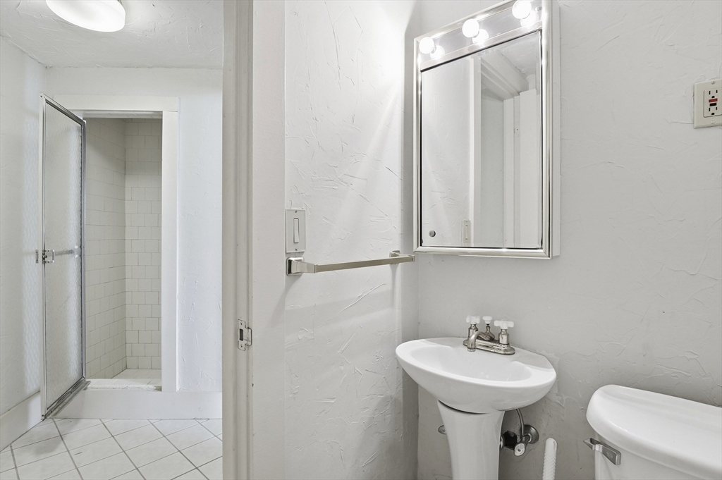 34 Elm Street Worcester, MA 01609 - Photo 31 of 42