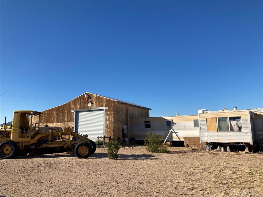 35127 Condor Road Newberry Springs, CA 92365 - Photo 4 of 60 a view of a car park in front of a house