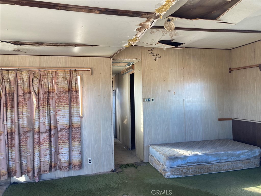 35127 Condor Road Newberry Springs, CA 92365 - Photo 44 of 60 a bedroom with a bed and a window