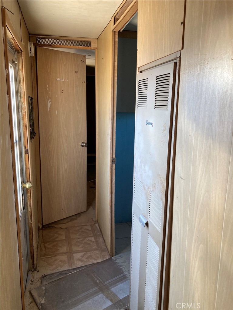 35127 Condor Road Newberry Springs, CA 92365 - Photo 50 of 60 a view of wooden door