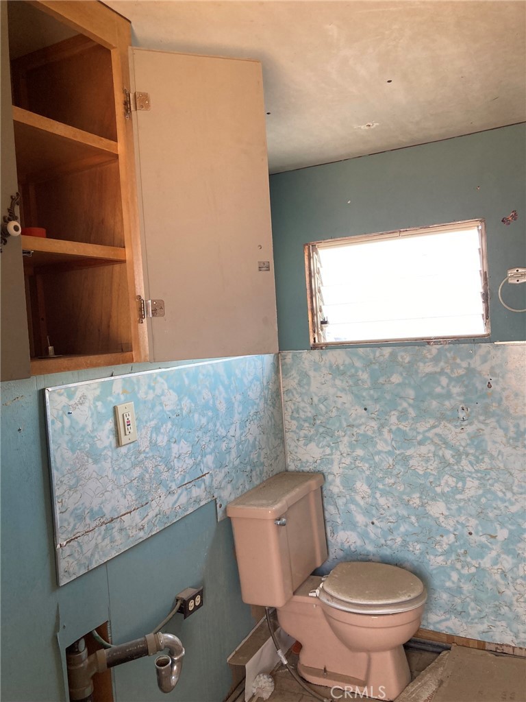 35127 Condor Road Newberry Springs, CA 92365 - Photo 51 of 60 a bathroom with a toilet and a sink