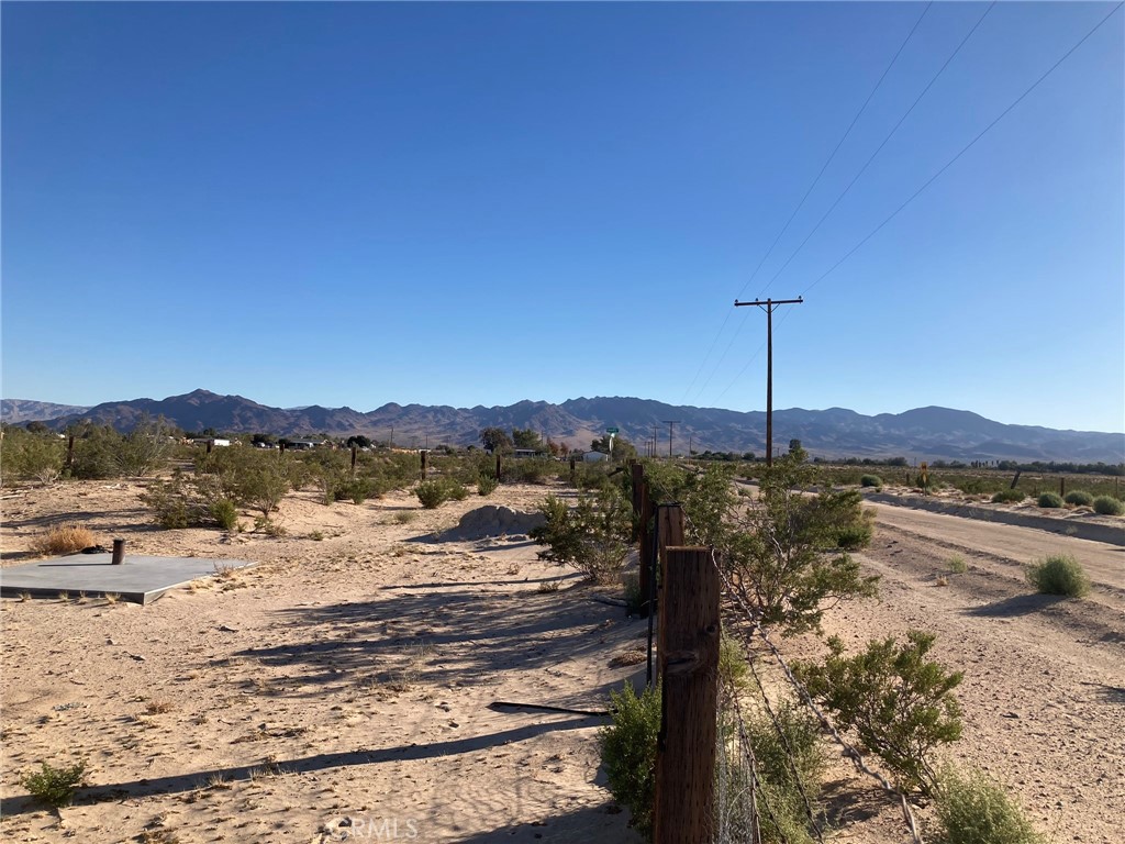 35127 Condor Road Newberry Springs, CA 92365 - Photo 53 of 60 a view of a lake with a mountain