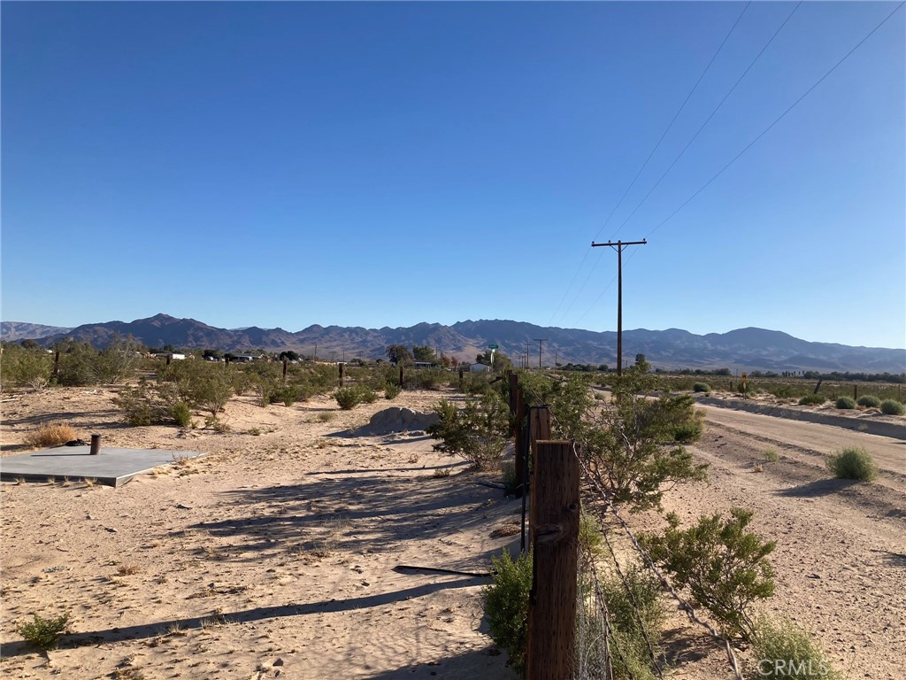 35127 Condor Road Newberry Springs, CA 92365 - Photo 60 of 60 a view of a lake with a mountain