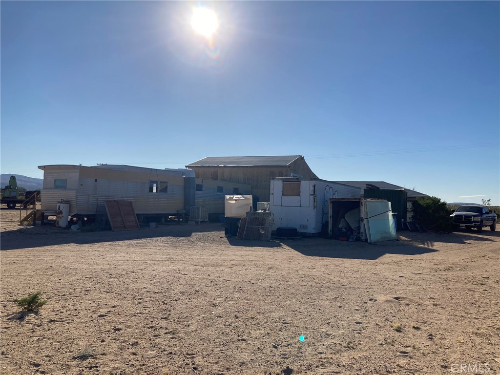 35127 Condor Road Newberry Springs, CA 92365 - Photo 9 of 60 a view of a house with a yard
