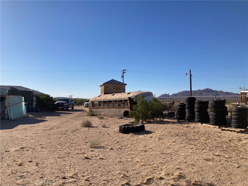 35127 Condor Road Newberry Springs, CA 92365 - Photo 10 of 60 a view of a backyard of a house
