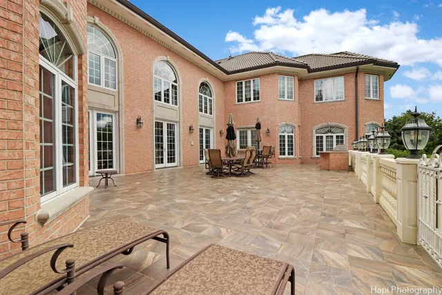 $2,999,995 | 2 Cutters Run, South Barrington, IL 60010