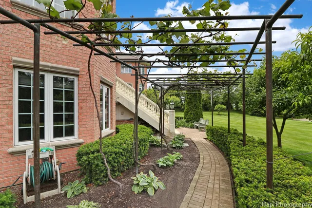 $2,999,995 | 2 Cutters Run, South Barrington, IL 60010