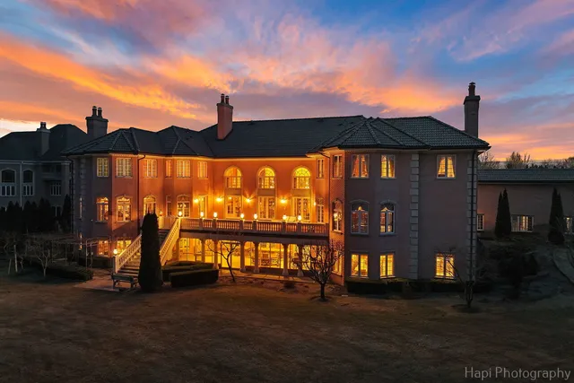 $2,999,995 | 2 Cutters Run, South Barrington, IL 60010