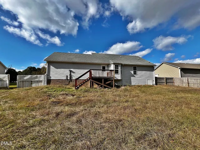 a view of a house with a backyard