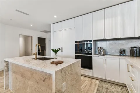 $2,700,000 | 3101 Bayshore Boulevard, Unit 1402, Tampa, FL 33629