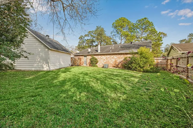 a view of a yard in front of house