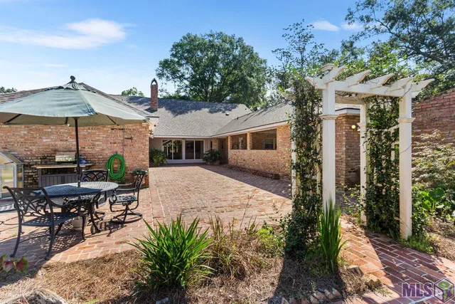 $699,999 | 6423 Lawnridge Drive, Central, LA 70818